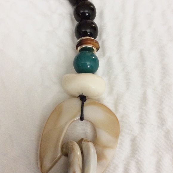 COPY - Coco blue beige statement necklace new - Picture 3 of 3